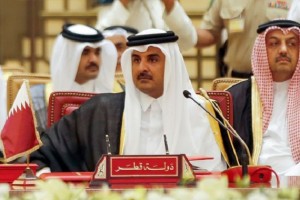 l-emir-du-qatar-cheikh-tamim-bin-hamad-al-thani-lors-d-une-reunion-du-conseil-de-cooperation-du-golfe-le-6-decembre-2016-a-manama_5892243